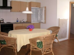 Wohnung Schlossblick-KITCHEN, INSIDE, OUTSIDE