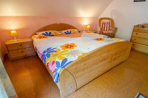 Ferienwohnung Hirschblick, 41qm. 1 Schlafzimmer, max. 2 Personen-Doppelschlafzimmer