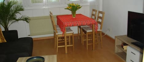 Ferienwohnung, 60qm, 2 Schlafzimmer, max. 3 Personen-Wohnzimmer