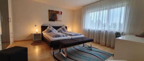 Maisonette-Ferienwohnung, 137 qm, 1 Wohnzimmer, 4 Schlafzimmer, max. 8 Personen-Schlafzimmer 1 Maisonette