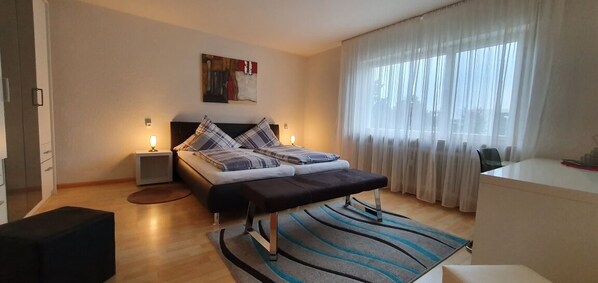 Maisonette-Ferienwohnung, 137 qm, 1 Wohnzimmer, 4 Schlafzimmer, max. 8 Personen-Schlafzimmer 1 Maisonette