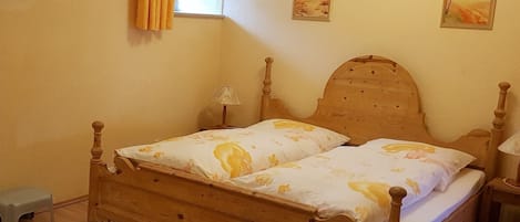 Ferienwohnung 2, 56qm, 2 Schlafzimmer, 1 Wohn-/Schlafzimmer, max. 3 Personen-Schlafzimmer