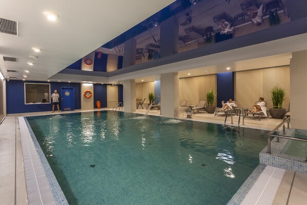 Indendørs pool