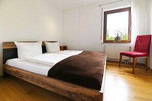 Ferienwohnung Bodensee mit 85qm, 2 Schlafzimmer für max. 4 Personen-Schlafzimmer 2