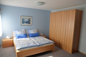 Ferienwohnung 90 qm, 2 Schlafzimmer, max. 4 Personen-Schlafzimmer_Osten