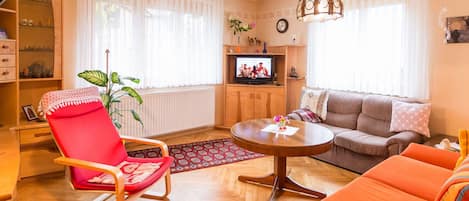 Ferienwohnung mit 75qm, EG, 2 Schlafräume, für maximal 5 Personen-Lounge/Wohnzimmer