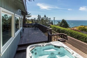 Guests may never want to leave with this gorgeous hot tub view!