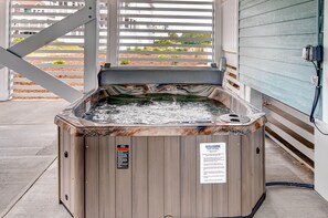 Surf-or-Sound-Realty-Time-Out-778-Hot-Tub