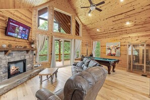 Open Floor Plan with Every Amenity