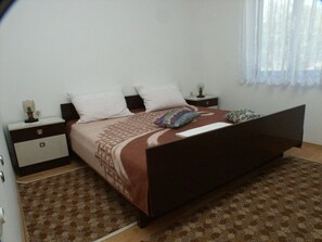 Schlafzimmer 1