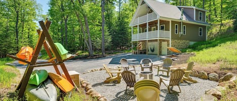 Old Forge Vacation Rental | 3BR | 1.5BA | 1,500 Sq Ft | Stairs Required