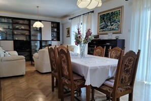 Dining room 1