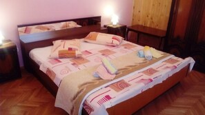 Schlafzimmer 1