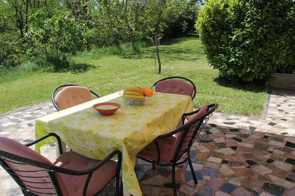 Outdoor dining