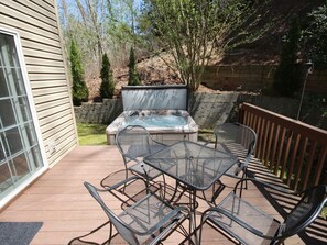 Private hot tub - seats 6