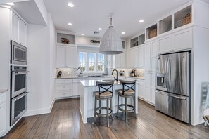 Kitchen, 2nd Floor