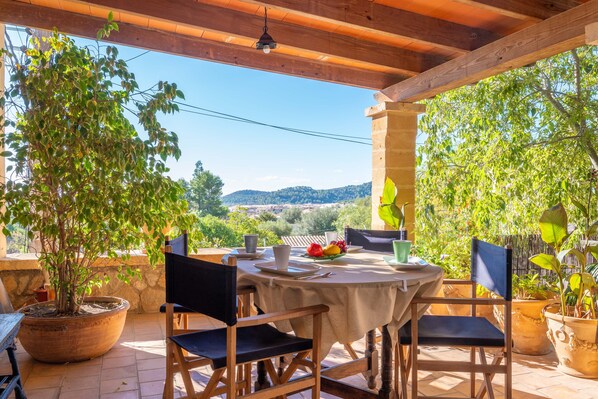 Outdoor dining