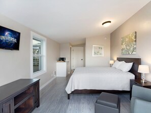 Queen bed with sitting area, Smart TV and mini kitchenette.