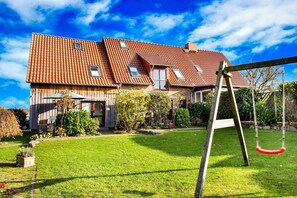 Stugans exteriör [sommar]
