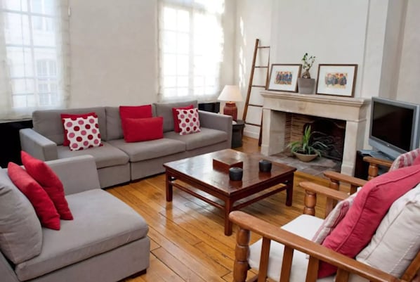 Cosy Living Room in Spacious Triplex Marais