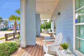 Casa Del Mar - Front Patio