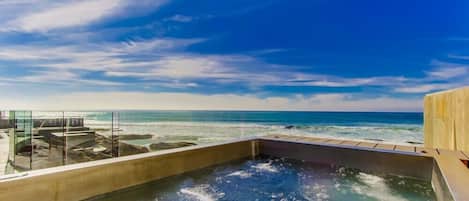 Stunning Sunset Seating Oceanfront Stainless Spa for Relaxing wh