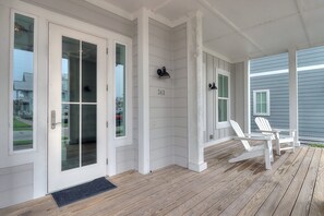 Front Porch, 1st Floor