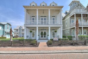 Welcome to Southern Charm!