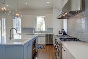 Kitchen, 2nd Floor