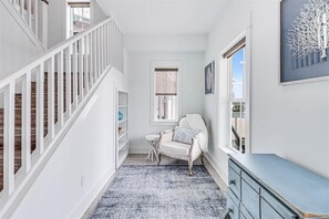 Foyer Reading Nook, 1st Floor