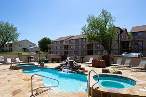 Swimming pool and hot tub !