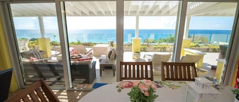 The home enjoys stunning views of Horseshoe Bay beach. Comfortable sitting area.