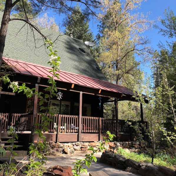 Welcome to Bear Howard Cabin!