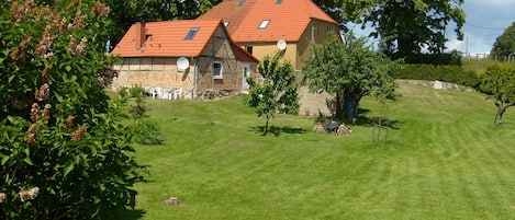 Außenseite Ferienhaus [Sommer]