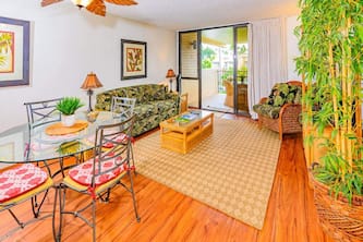 Highly Upgraded West Maui Condo! WiFi, Modern Kitchen, Lanai–Kamaole Sands 9304