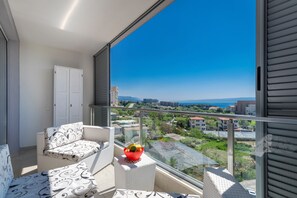Seaview balcony - perfect spot for morning coffee!