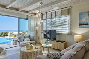 open living room area with direct pool and seaview