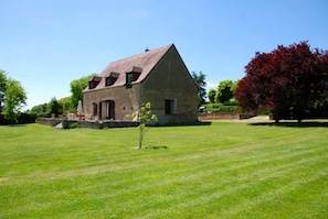 LARGE GARDEN