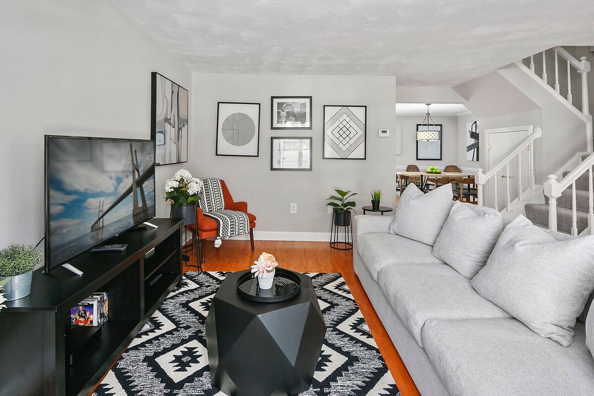BickelBella: Private Yard & Near DC
