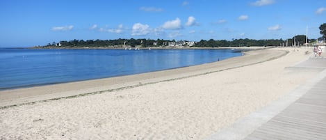 Grande plage 
3 minutes à pied