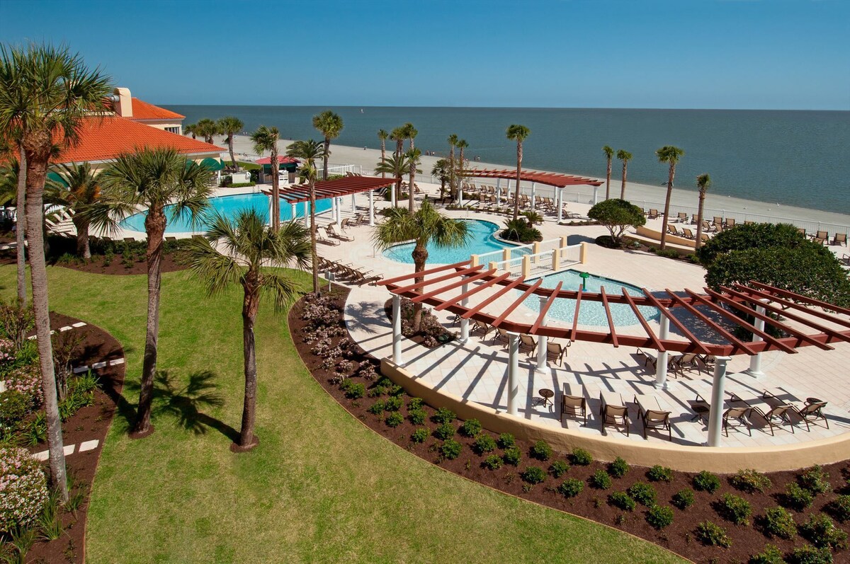 King & Prince Oceanfront South Villa with Beach and Resort Amenities