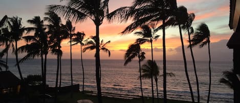 Spectacular sunset seen from our lanai.