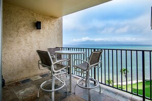 Enjoy morning coffee with beautiful views of the Pacific, Molokai and Lanai