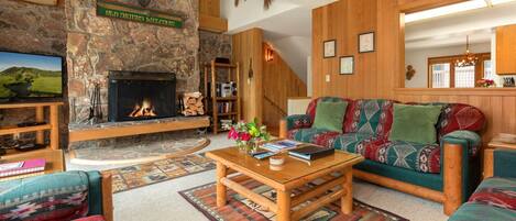Living Room w/ TV & Fireplace