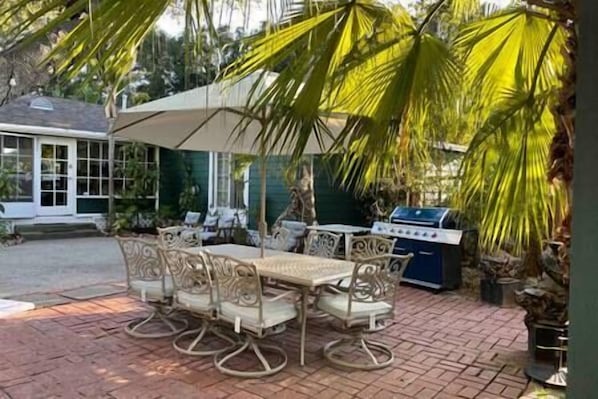 Patio with seating, BBQ new in 2022