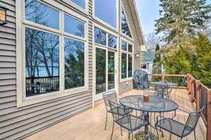 Furnished Deck | Gas Grill
