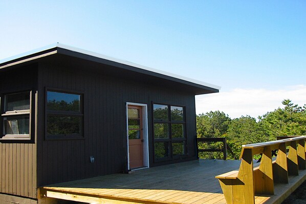 Mid century modern. Clean, bright, private. Walk to Beach. Panoramic views.