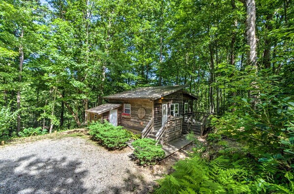 Robbinsville Vacation Rental | Studio | 1BA | 550 Sq Ft | Stairs Required