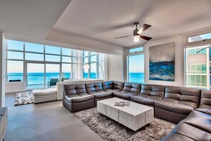 Sky's the Limit - Luxury Beachfront Vacation Rental Condo with Rooftop Community Pool and Hot Tub in Destin, Florida - Five Star Properties Destin/30A