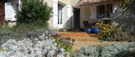 Les Lauriers in a private colourful and aromatic garden.